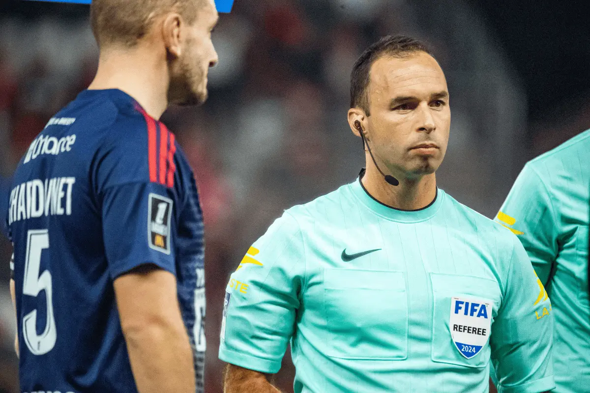 Poznat sudija za meč Zvezda – FCSB: Francuz po drugi put deli pravdu Zvezdi!